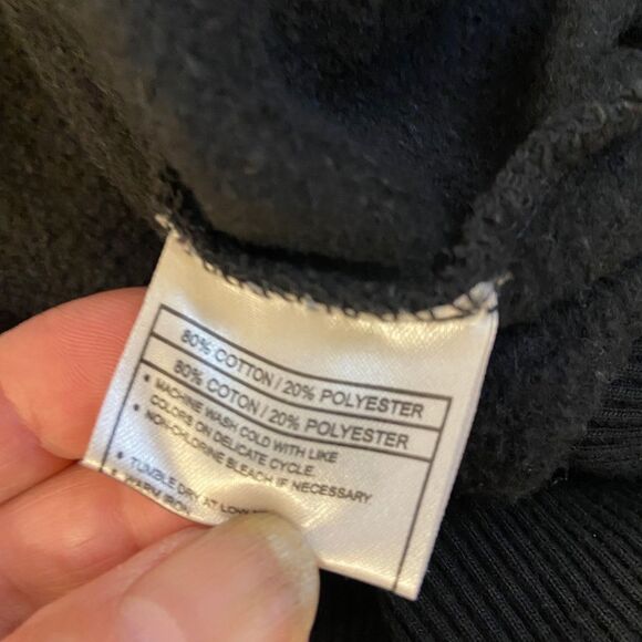 Ariat sweatshirt black 1/4 zipper medium Spellout on chest - Picture 4 of 6